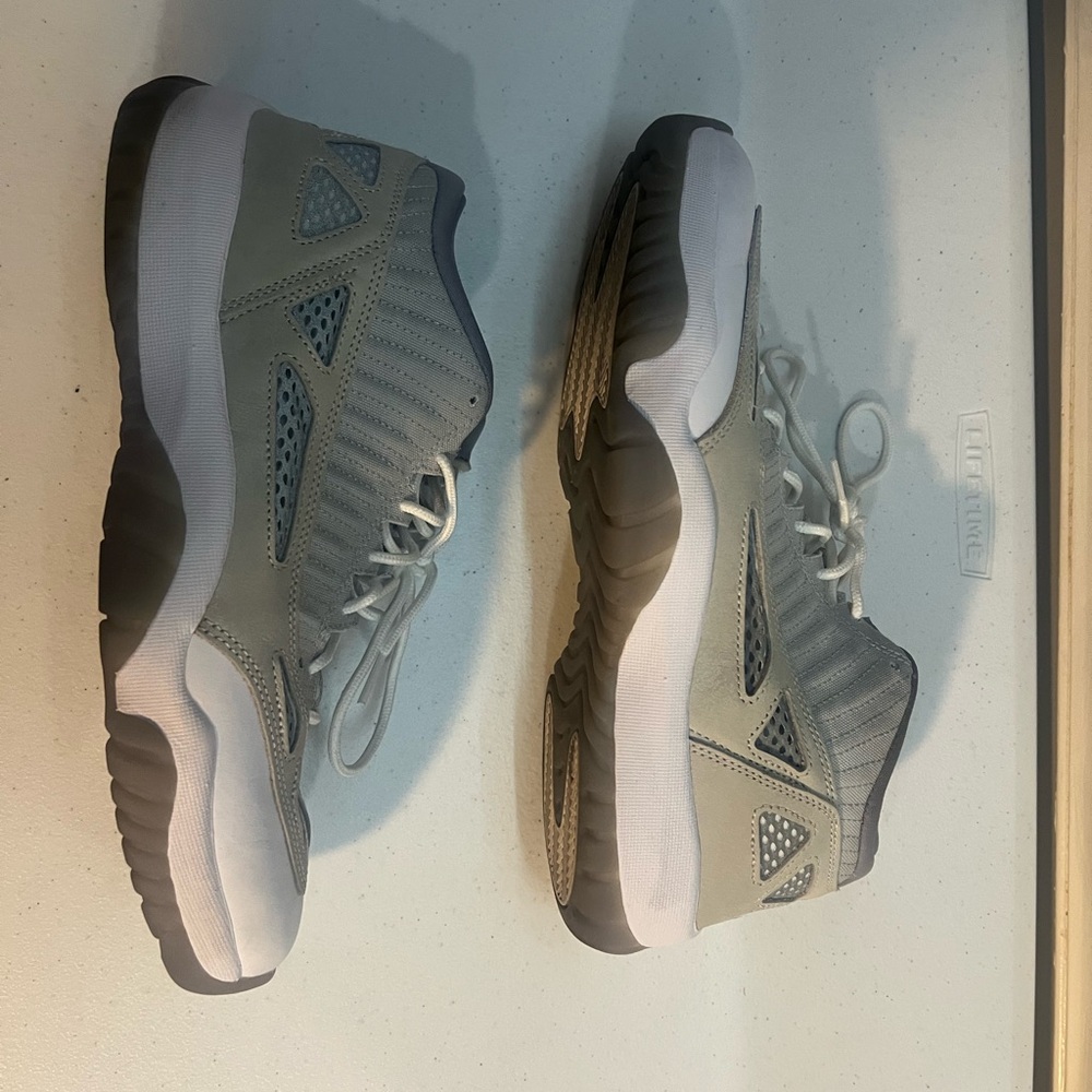 Jordan 11 IE Men Sz 12